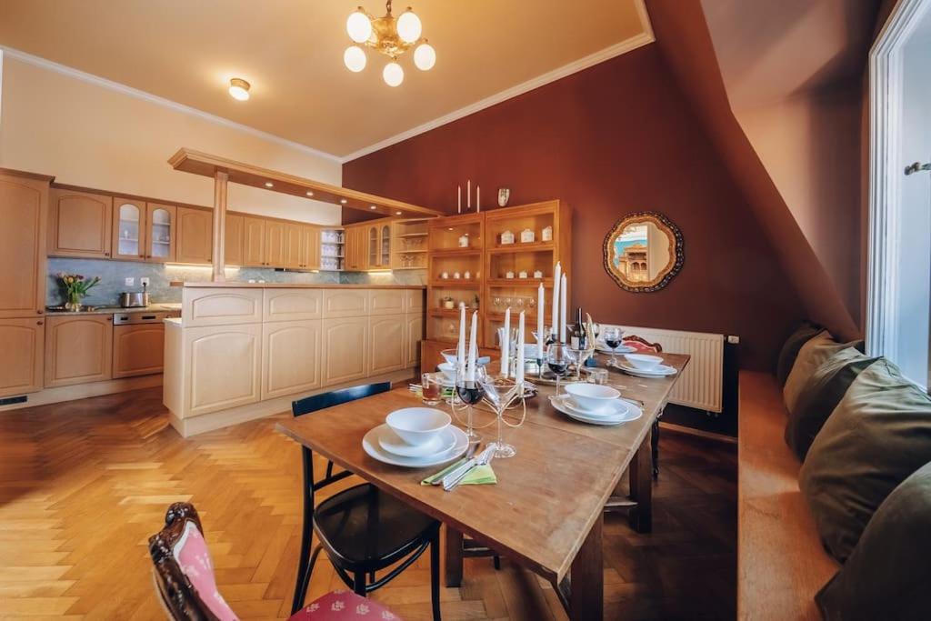 Magnificent Historical Penthouse In The Heart Of Pragueアパートメント エクステリア 写真